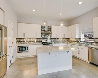 1131 Mason Ave - Photo Thumbnail 6