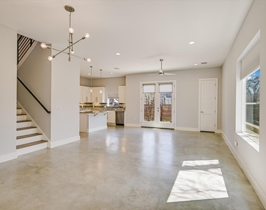1131 Mason Ave - Photo Thumbnail 4