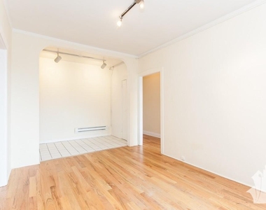 511 W Melrose - Photo Thumbnail 2