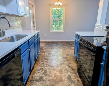 1108 Marlton St - Photo Thumbnail 9