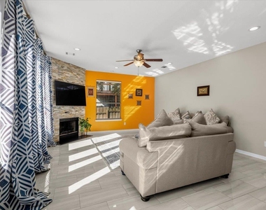 8503 Delavan Ave - Photo Thumbnail 17