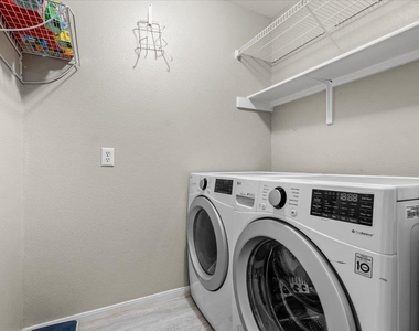 8503 Delavan Ave - Photo Thumbnail 25