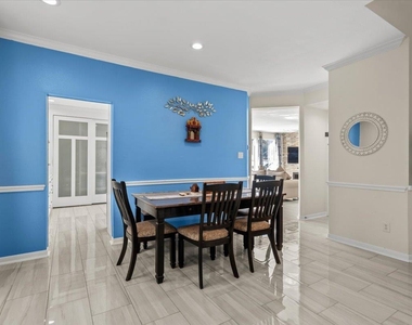 8503 Delavan Ave - Photo Thumbnail 9