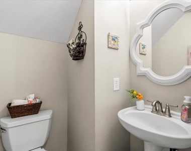 8503 Delavan Ave - Photo Thumbnail 20