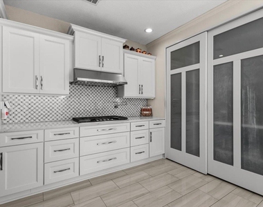 8503 Delavan Ave - Photo Thumbnail 15