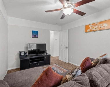 8503 Delavan Ave - Photo Thumbnail 27