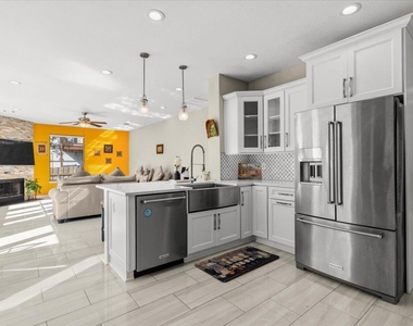 8503 Delavan Ave - Photo Thumbnail 13