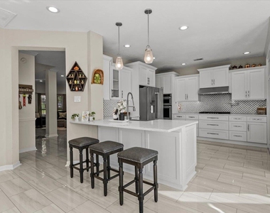 8503 Delavan Ave - Photo Thumbnail 10