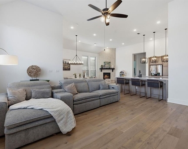 212 Texas Bluebonnet Trl - Photo Thumbnail 8