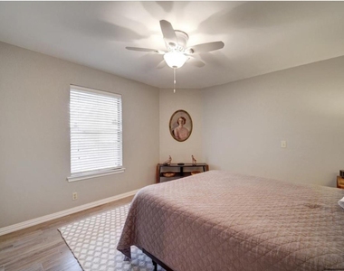9518 Topridge Dr - Photo Thumbnail 22