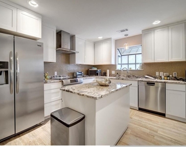 9518 Topridge Dr - Photo Thumbnail 15