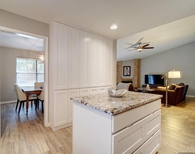 9518 Topridge Dr - Photo Thumbnail 17