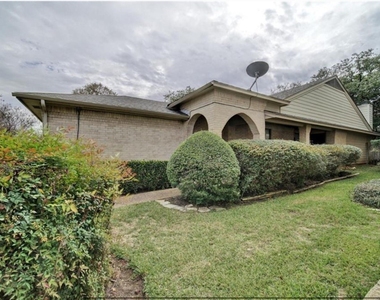9518 Topridge Dr - Photo Thumbnail 7