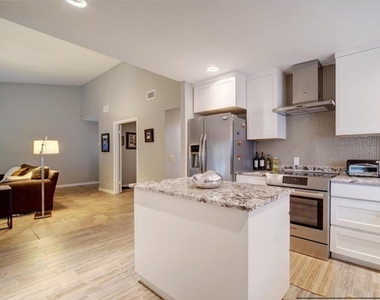 9518 Topridge Dr - Photo Thumbnail 13