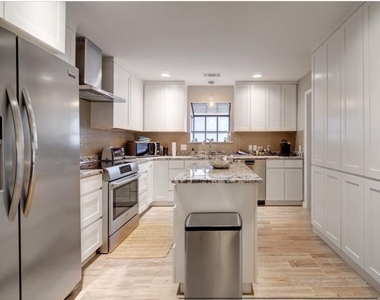 9518 Topridge Dr - Photo Thumbnail 14