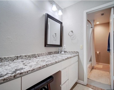 9518 Topridge Dr - Photo Thumbnail 6