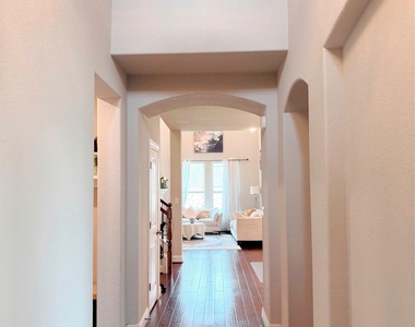 5408 La Canada Way - Photo Thumbnail 2