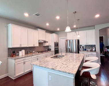 5408 La Canada Way - Photo Thumbnail 7