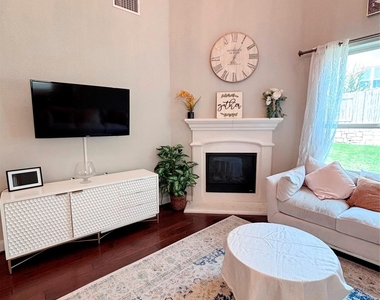 5408 La Canada Way - Photo Thumbnail 4