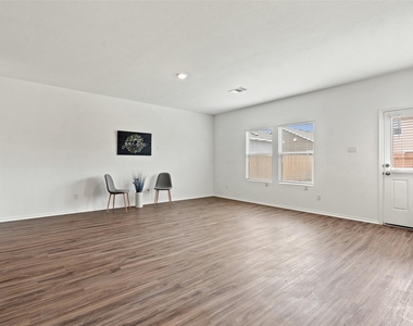 520 Gabbro Gdns - Photo Thumbnail 10