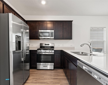 520 Gabbro Gdns - Photo Thumbnail 3