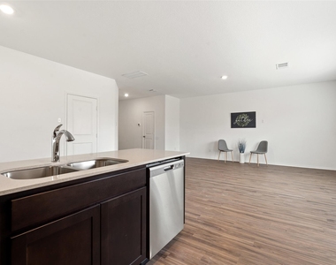 520 Gabbro Gdns - Photo Thumbnail 6