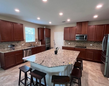 12425 Calibri Ln - Photo Thumbnail 5