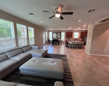 12425 Calibri Ln - Photo Thumbnail 4