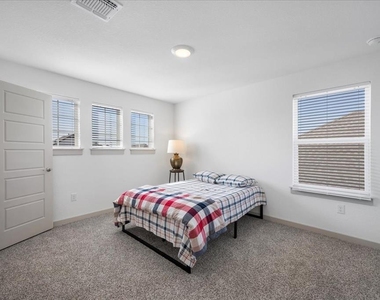 420 Deerpath St - Photo Thumbnail 15