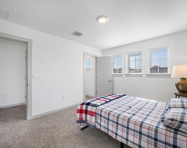 420 Deerpath St - Photo Thumbnail 14