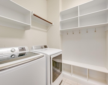 845 Richardson Ln - Photo Thumbnail 7