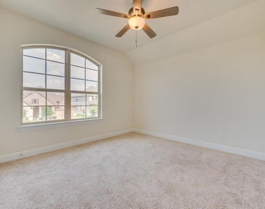 845 Richardson Ln - Photo Thumbnail 30
