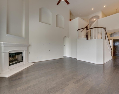 845 Richardson Ln - Photo Thumbnail 12