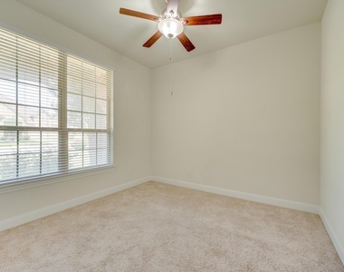 845 Richardson Ln - Photo Thumbnail 5