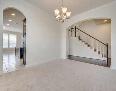 845 Richardson Ln - Photo Thumbnail 9