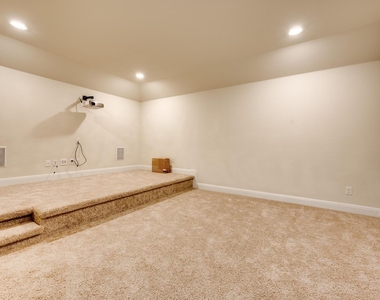 845 Richardson Ln - Photo Thumbnail 25
