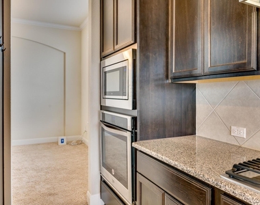 845 Richardson Ln - Photo Thumbnail 15