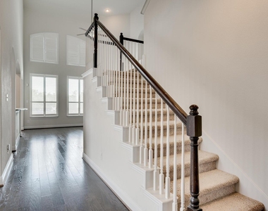 845 Richardson Ln - Photo Thumbnail 4