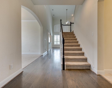 845 Richardson Ln - Photo Thumbnail 3