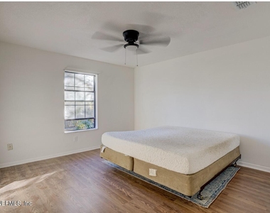 726 Plainfield Avenue - Photo Thumbnail 9