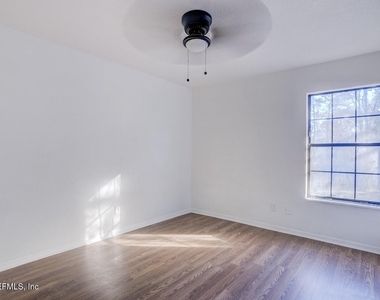 726 Plainfield Avenue - Photo Thumbnail 7