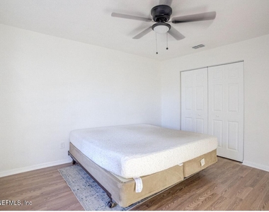 726 Plainfield Avenue - Photo Thumbnail 10