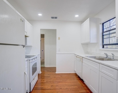726 Plainfield Avenue - Photo Thumbnail 3
