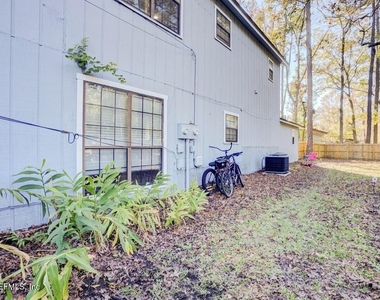 726 Plainfield Avenue - Photo Thumbnail 12