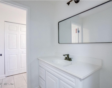 726 Plainfield Avenue - Photo Thumbnail 5