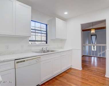 726 Plainfield Avenue - Photo Thumbnail 4