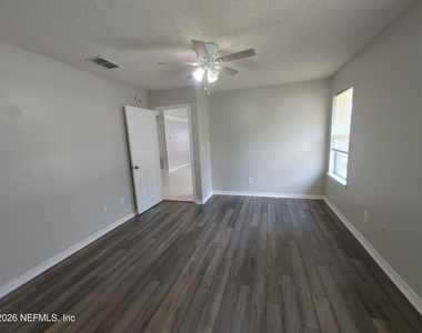 7548 Cliff Cottage Drive - Photo Thumbnail 9