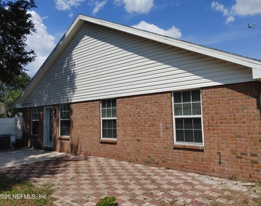 7548 Cliff Cottage Drive - Photo Thumbnail 14