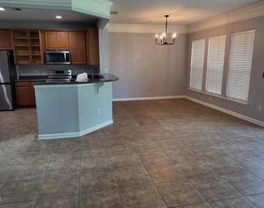 11015 Castlemain Circle E - Photo Thumbnail 7