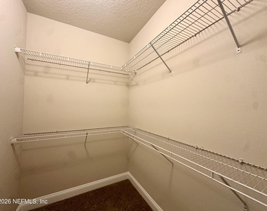 481 Shetland Drive - Photo Thumbnail 16